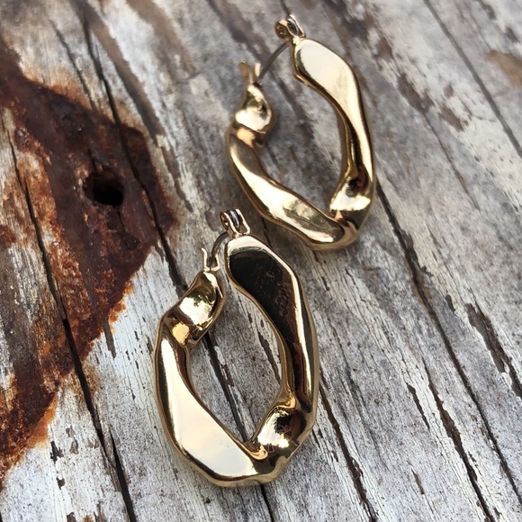 Michel Gold Chain Link Hoop Earrings! - Picture 5 of 7